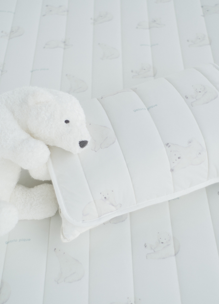 Snowfield animal print pillow pad_3,960yen Snowfield animal cool bed pad Single_9,570yen / Semi-double_10,890yen /  Double_11,990yen Polar bear cushion_6,600yen
